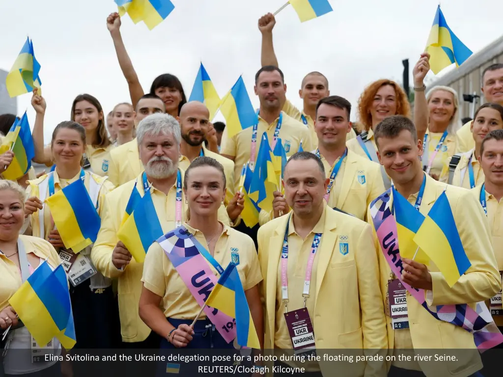 elina svitolina and the ukraine delegation pose