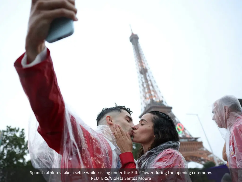 spanish athletes take a selfie while kissing