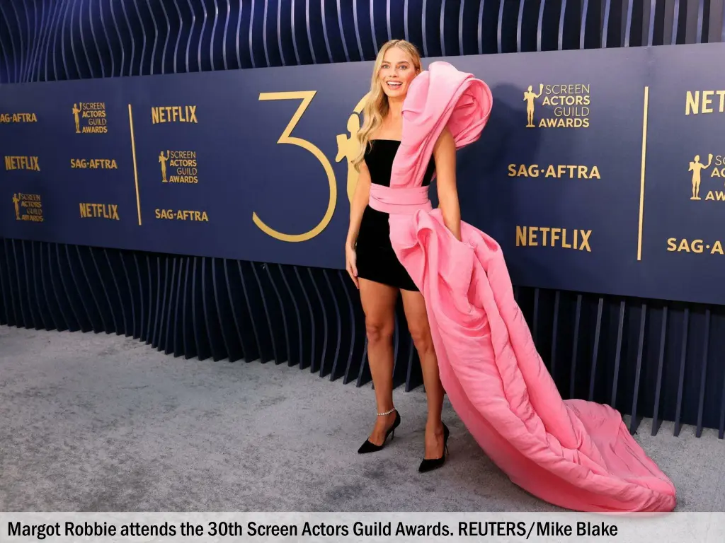 margot robbie attends the 30th screen actors