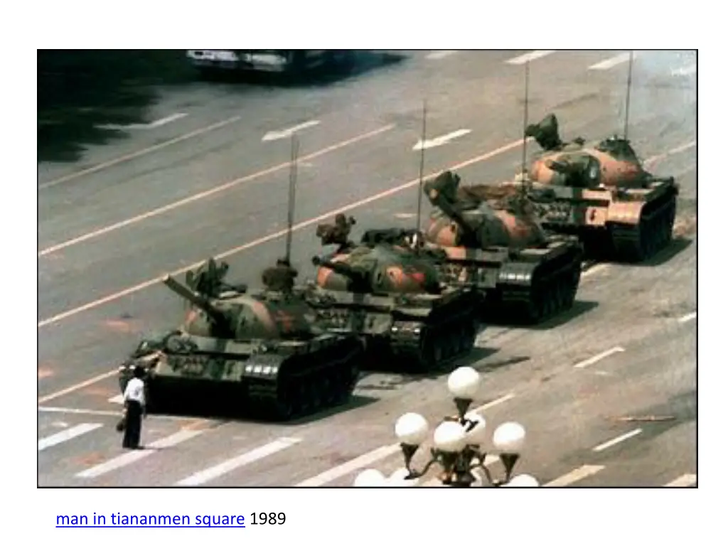 man in tiananmen square 1989