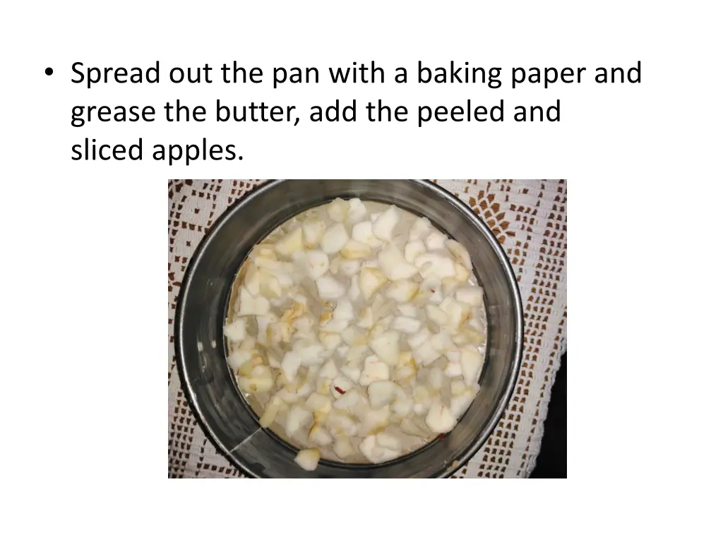 spread out the pan with a baking paper and grease