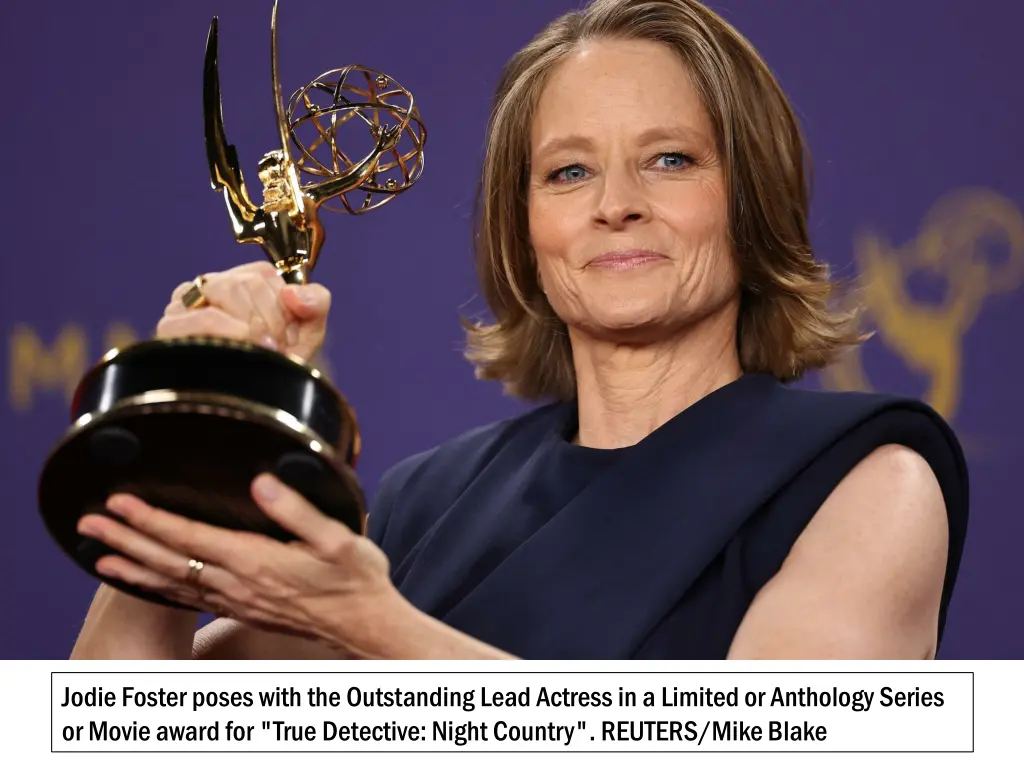 jodie foster poses with the outstanding lead