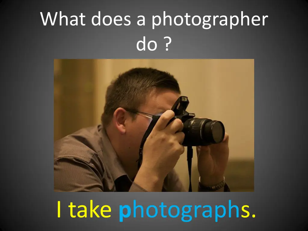 what does a photographer do