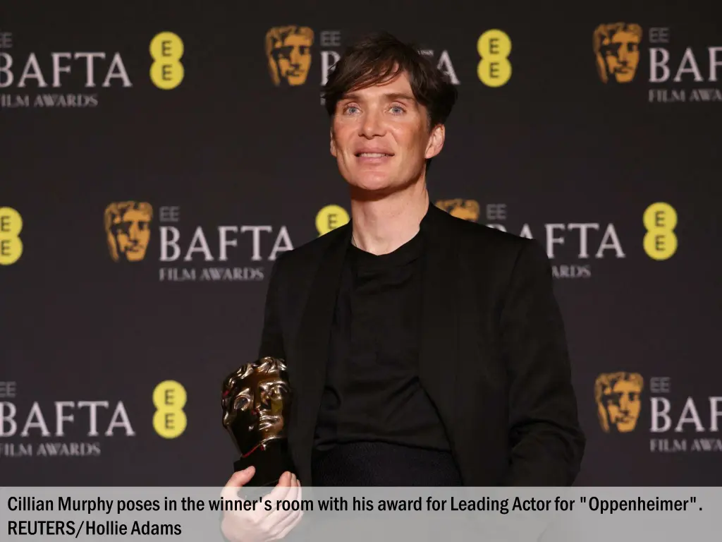 cillian murphy poses in the winner s room with